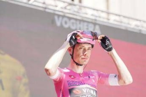 Giro d'Italia, Valgren vince la 17esima tappa: Vingegaard sempre in rosa Giro d'Italia, Valgren vince la 17esima tappa: Vingegaard sempre in rosa